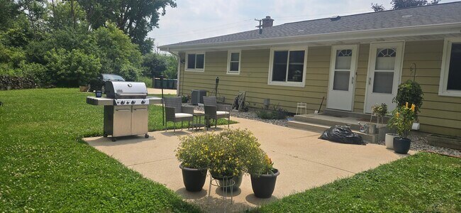 Photo - 270 S Riverside Dr