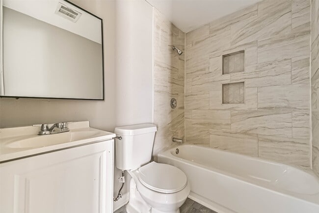 Photo - 9839 Racine St