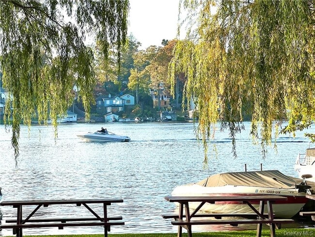 Building Photo - 722 US-6 Unit I