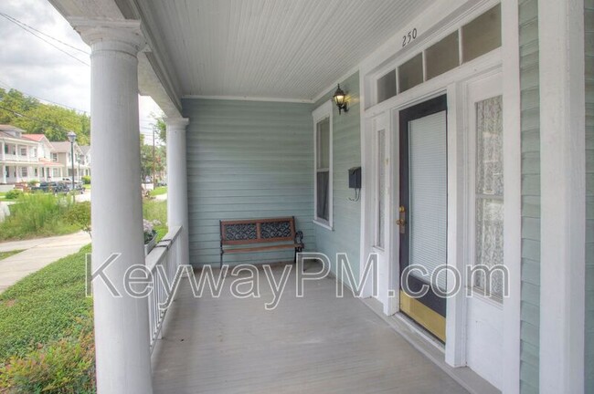 Photo - 250 Ellis St