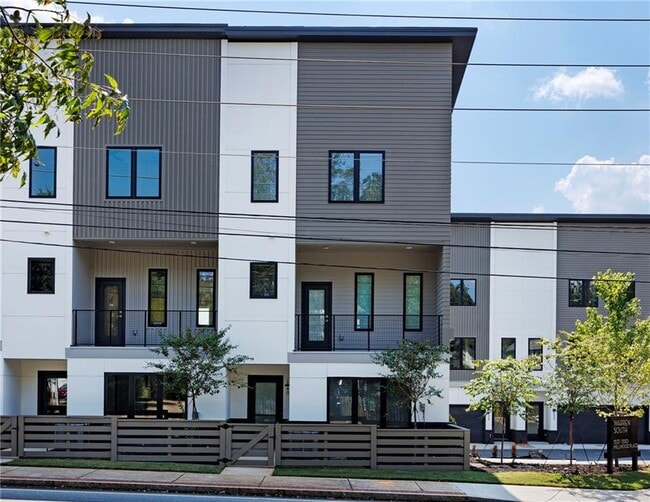 Building Photo - 1540 Millwood Pl