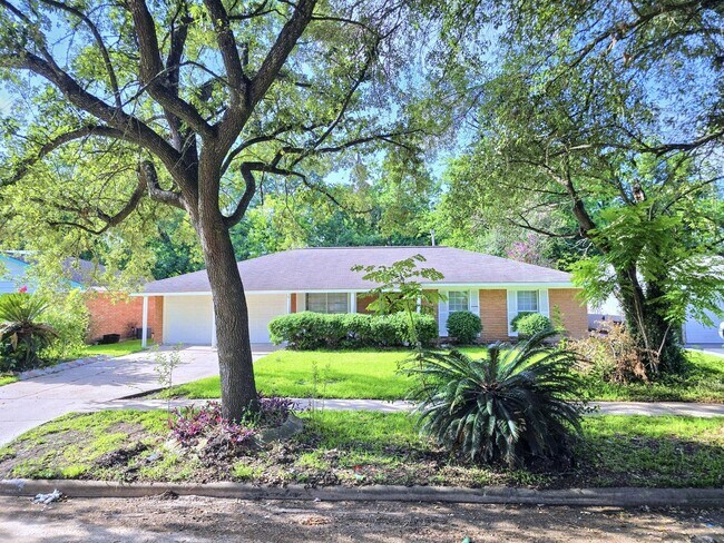 Photo - 5922 Densmore Dr