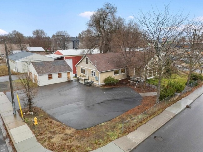 Photo - 107 E Holland Ave