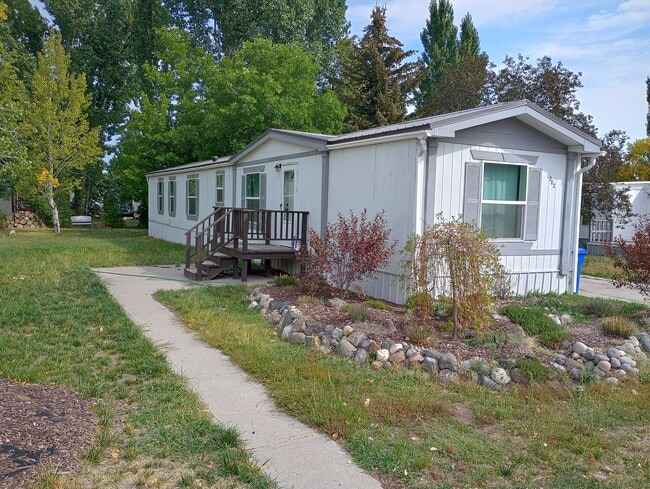 Building Photo - 202 Holly St