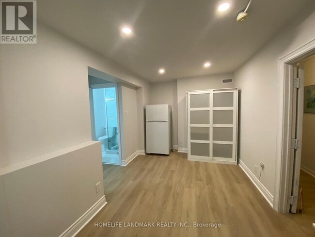 Photo - 353 Spadina Ave.