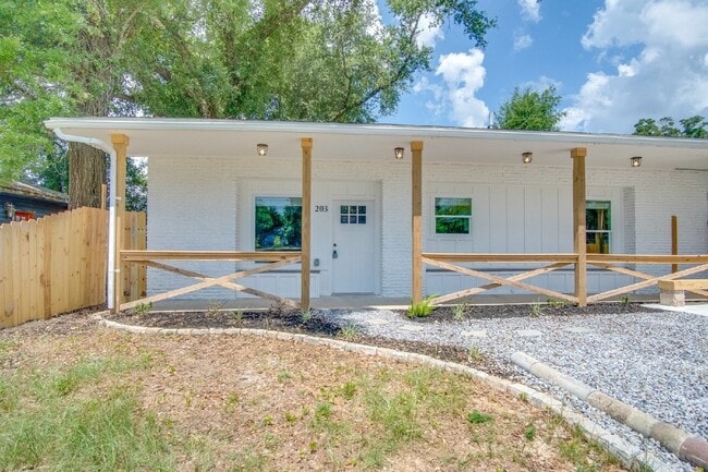 Modern 2 Bedroom Home Minutes from Downtow... - Modern 2 Bedroom Home Minutes from Downtow...