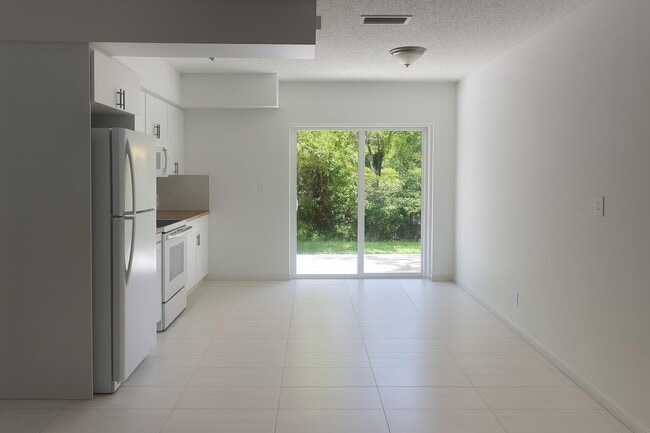 Building Photo - 1718 Juno Rd Unit 2