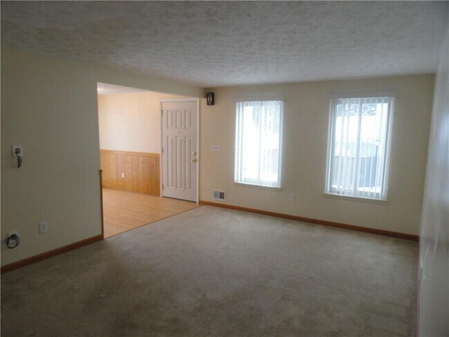 Photo - 206 Greenway Blvd