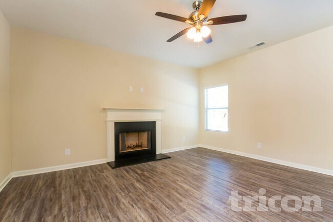 Photo - 457 Shady Glen