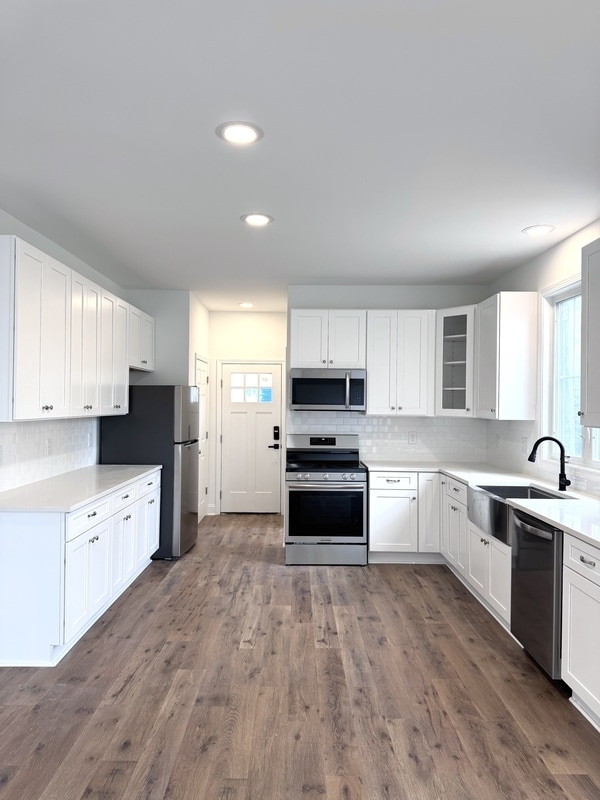 Photo - 427 Lakeland St