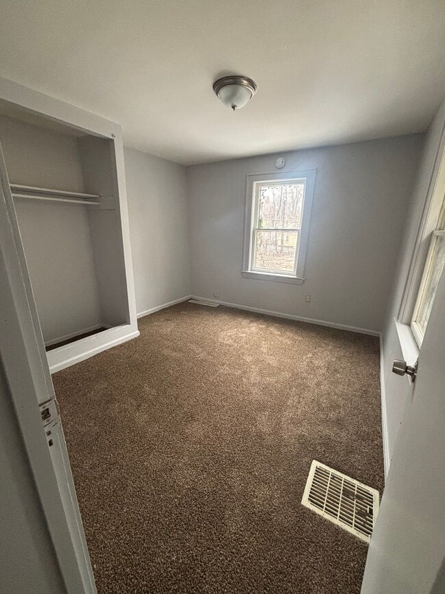 Photo - 3bd Single Warner Rd Area Cash Pay/Section 8