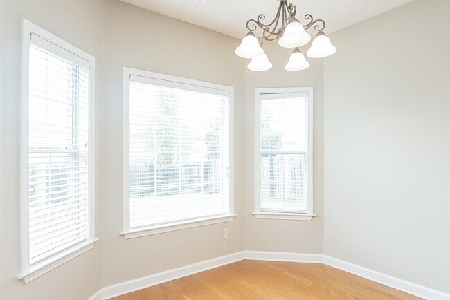 Photo - 1721 Englehart St