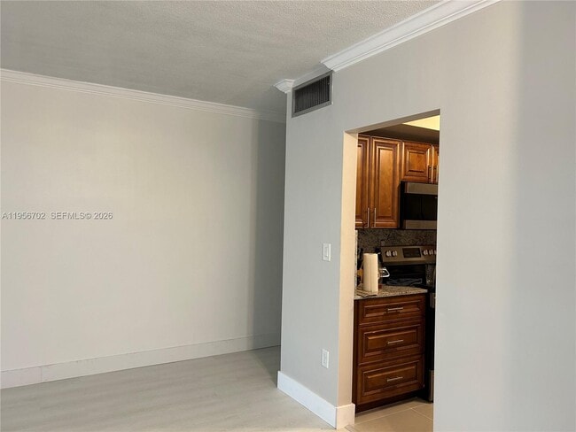 Building Photo - 270 NE 191st St Unit 101