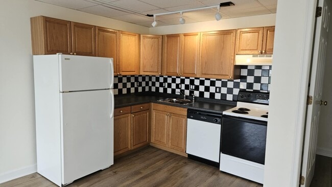 Building Photo - 512 Pine St Unit Apt. 7