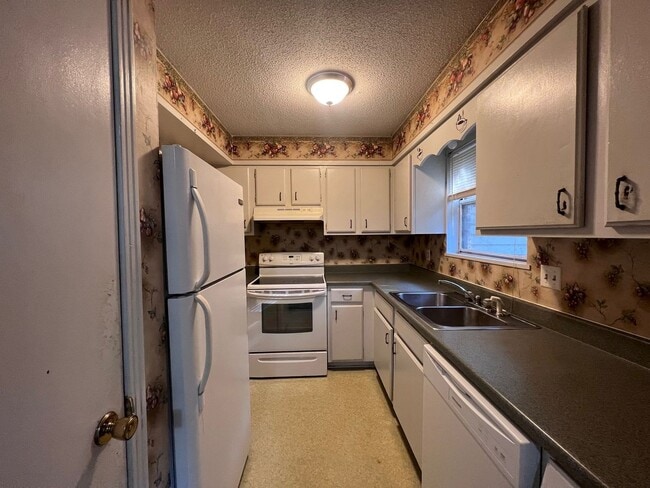 Photo - Cozy Westwood Townhouse- 2 BD, 1.5 BA Unit 12