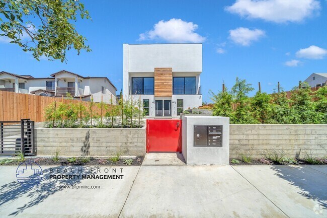 Building Photo - 660 N. Mariposa Ave. Rental