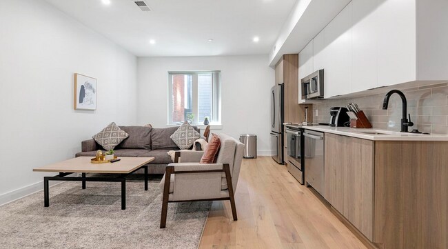 Building Photo - 1335 Pennsylvania Ave. SE Unit 4