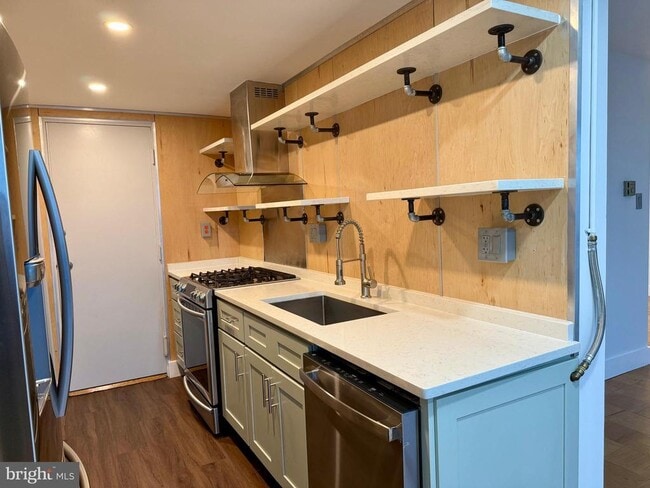 Building Photo - 10201 Grosvenor Pl Unit 1618