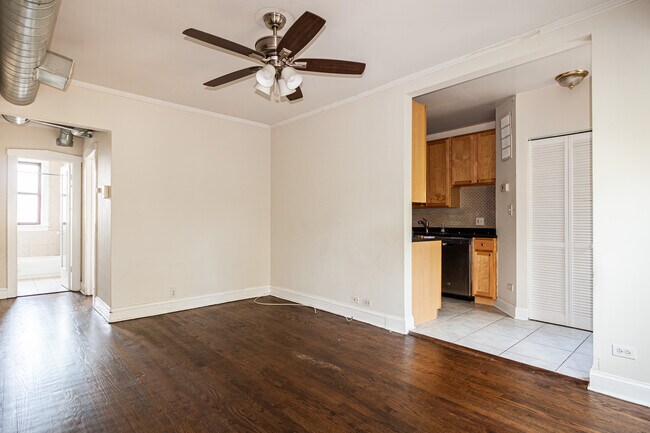 Photo - 1255 W Henderson St Unit 3