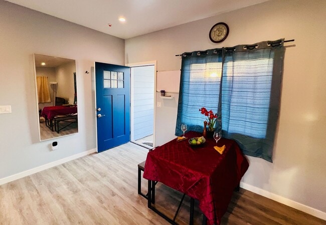Building Photo - 663 1st Ln Rental