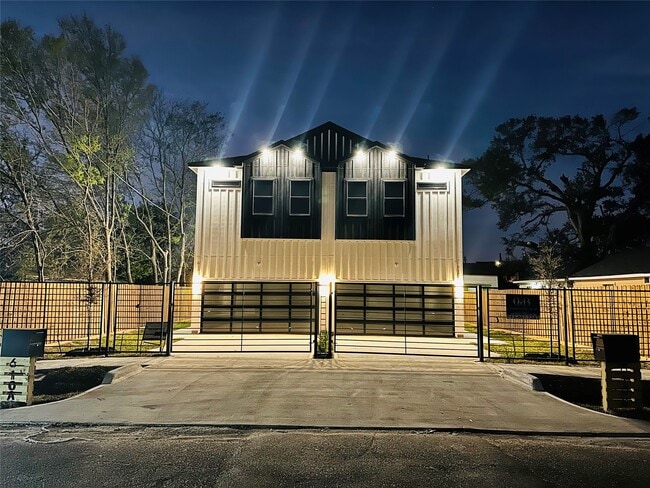 Photo - 610 E 41st St