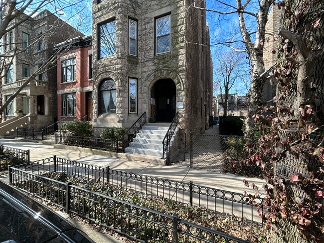 Building Photo - 2120 N Sheffield Ave Unit 3F