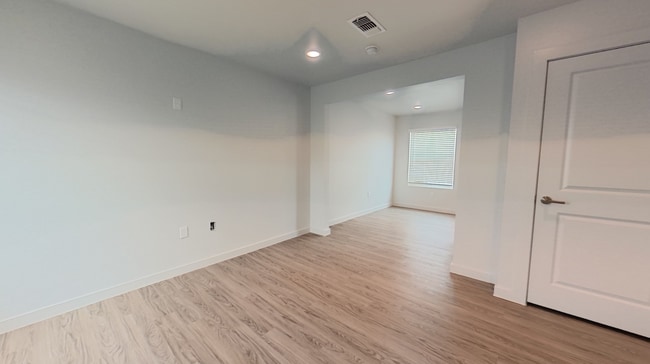 Photo - Sabine Apartments