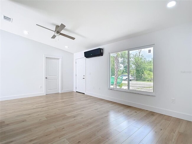 Photo - 7341 Hart St