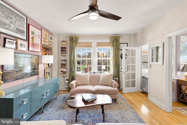 Photo - 2040 Belmont Rd NW Unidad 628