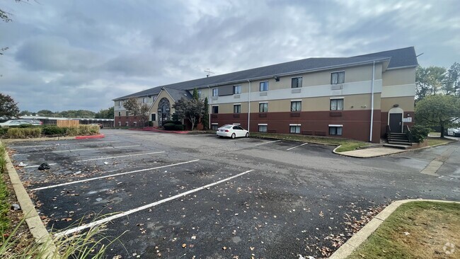 Building Photo - Sonesta Simply Suites Memphis - Extended Stay Rental