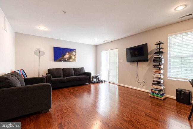 Photo - 513 Bluffton Dr