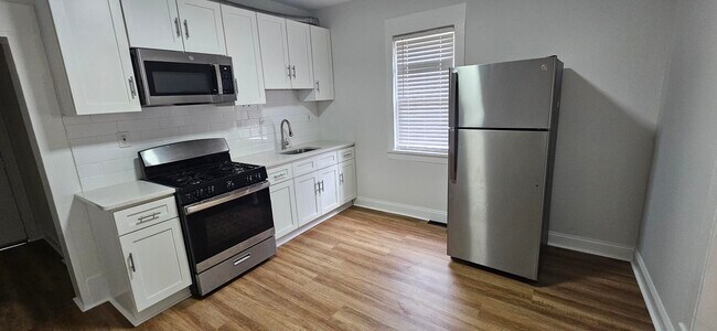 Photo - 210 W McNeal St