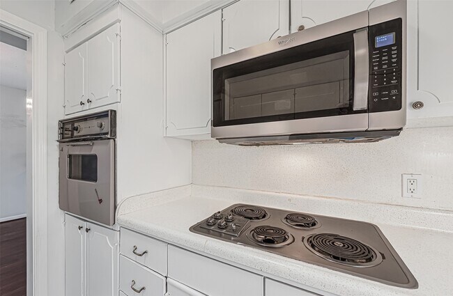 2601 Bellefontaine Unit B309