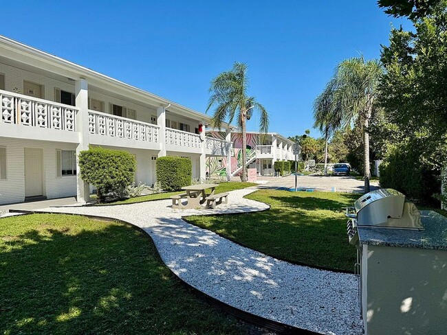 Building Photo - Palms on 31st Unit 3315-205