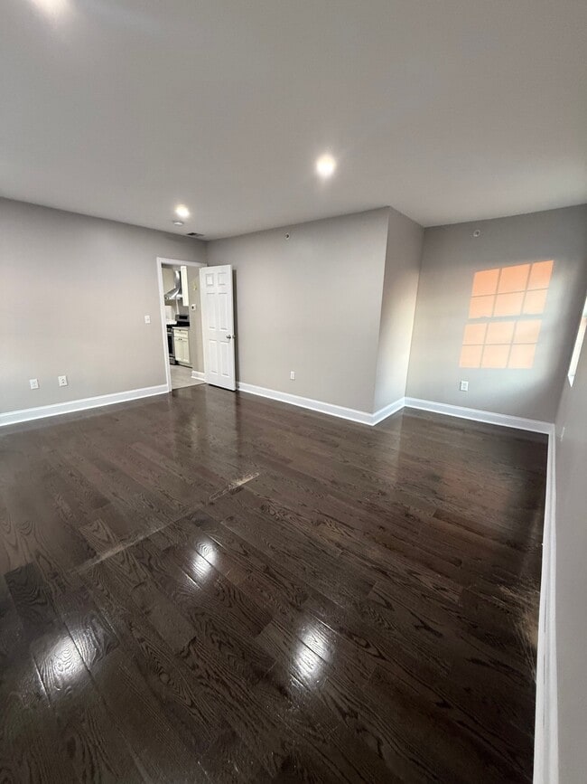 14-16-16 Nichols St Unit 16