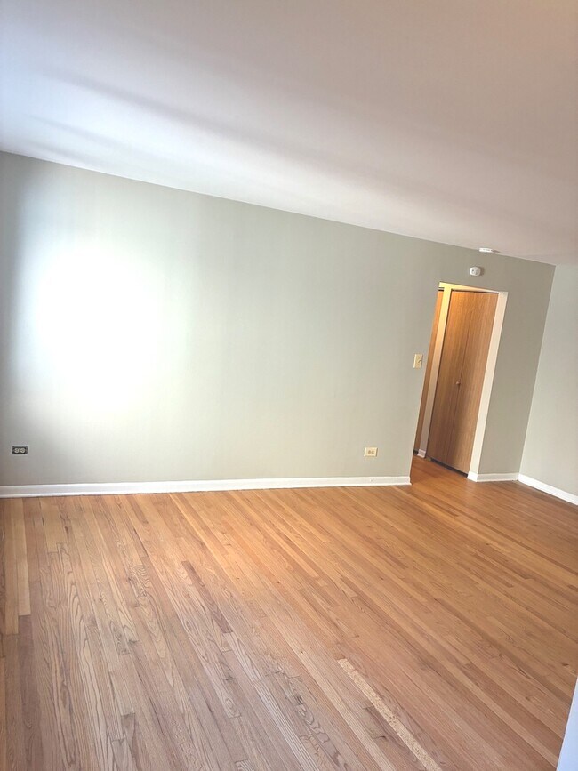 Photo - 5420 N Kenmore Ave