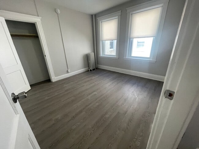 Photo - BRAND NEW STUDIO, Just finished . heat Hw inc no fee Students ok NEW KIT, BATH, FLOORS , PAINT