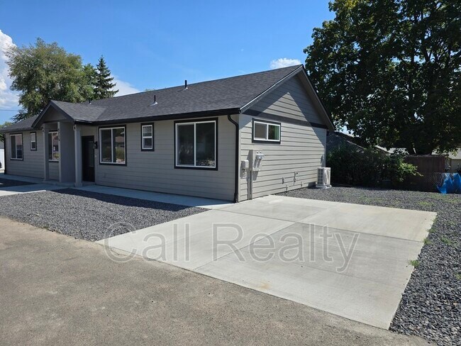 Building Photo - 4215 N Locust Rd Unit B Rental