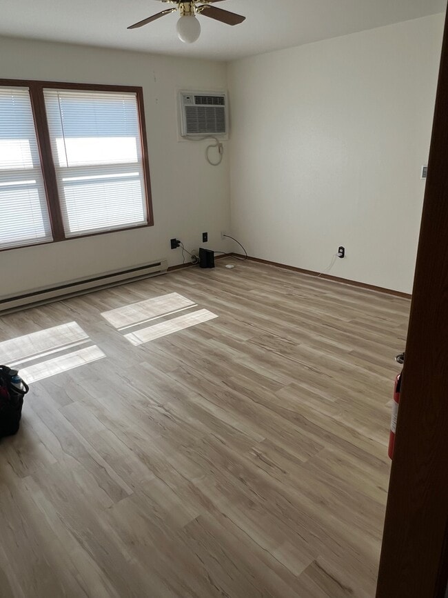 Building Photo - 2317 Donna Maria Dr Unit 103