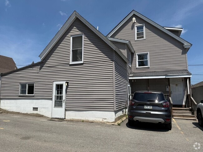 Building Photo - 39 Old Orchard St Unit 39 Old Orchard St.,  4 Rental