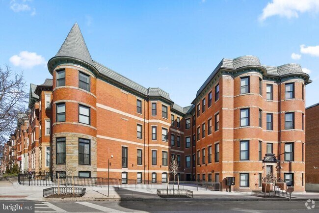 Building Photo - 2201 Brookfield Ave Unit 301 Rental