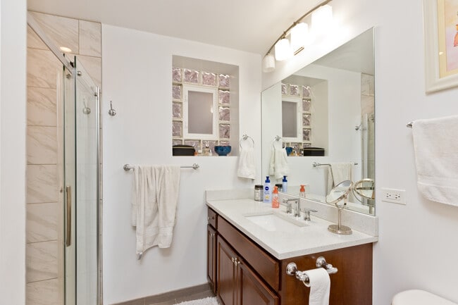 Photo - 1326 W Roscoe St Unit 1