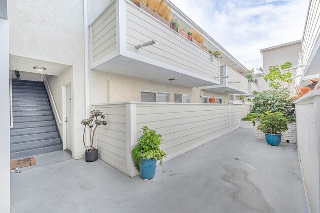 Photo - 1535 Granville Ave Unidad #101