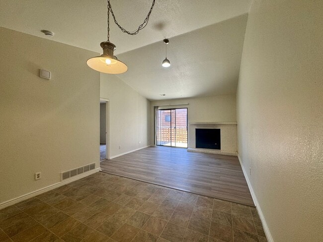 Photo - Spacious 2 Bed 2 Bath Condo in Aurora! Across from Community Pool!!