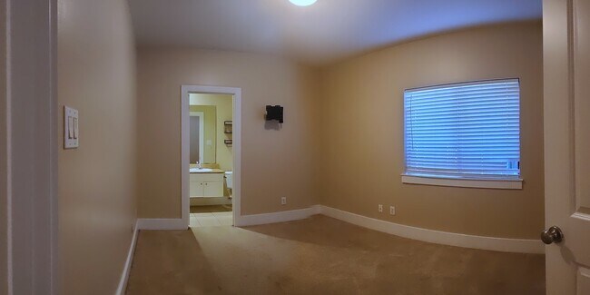 Photo - 404 Parker St