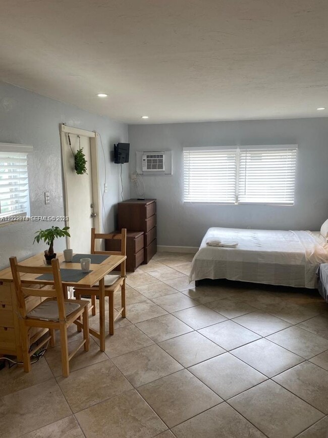Photo - 2526 McKinley St Unit 1