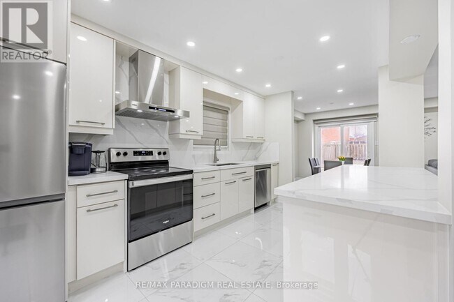 Photo - 612 Flavelle Ct