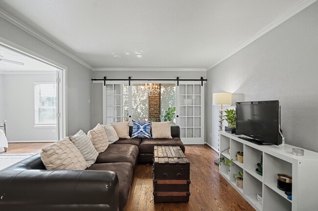 Building Photo - 7575 Katy Fwy Unit 102