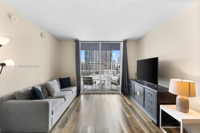 Photo - 275 NE 18th St Unidad 710