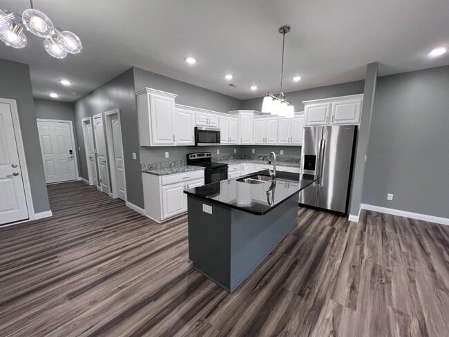 Photo - Twin Oaks Drive